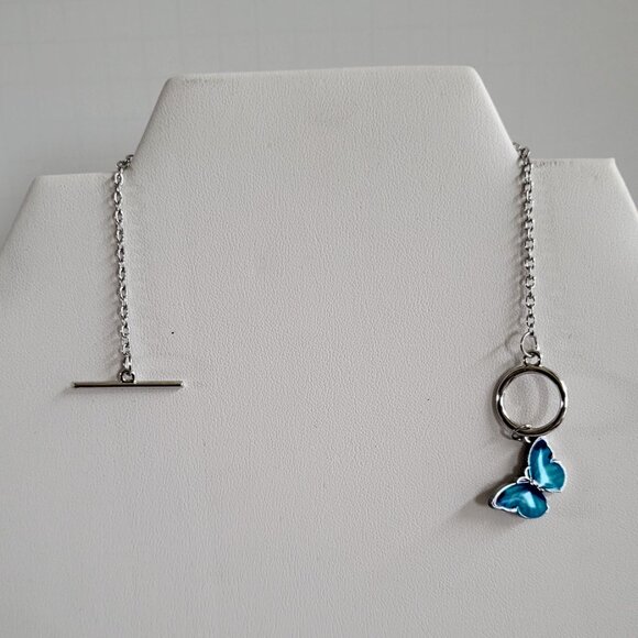 NWOT Silver tone bracelet with blue butterfly pendant and toggle clasp - Picture 3 of 6